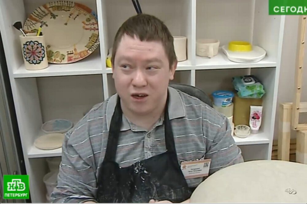 Для петербургских инвалидов открыли студию батика и керамики